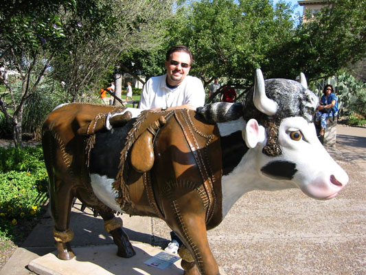 San Antonio is doing that clever thing where they allow local artists to decorate animals -- in this case bulls -- and place them all over the city.  This one, on the grounds of the Alamo, is named Dairy Crockett.